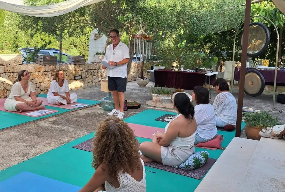 Xisco comparte un encuentro presencial de meditación con participantes